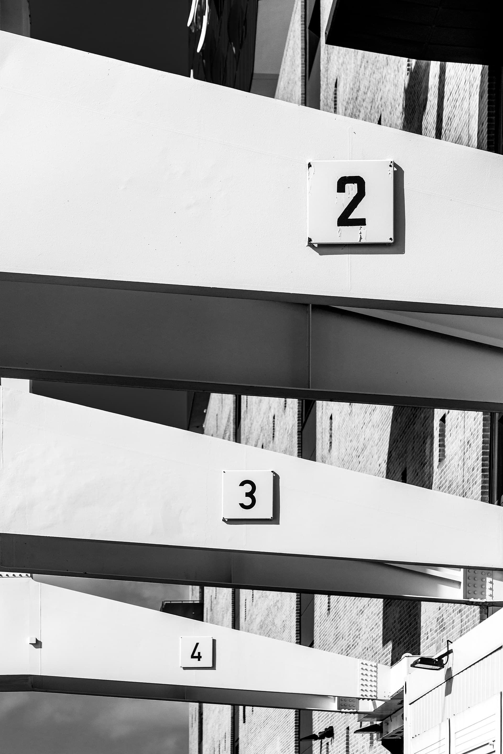 L'Elbphilharmonie, la sala da concerto di vetro costruita sopra un vecchio magazzino del porto, simbolo della Amburgo moderna.