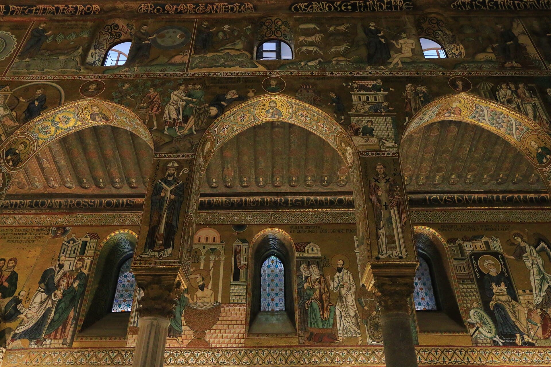 The gold-ground mosaics of the Palatine Chapel: the pinnacle of Arab-Norman art, a UNESCO site since 2015.